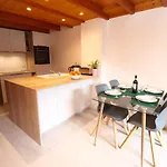Centre - Sophisticated 2-bedroom Duplex *