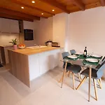 Centre - Sophisticated 2-bedroom Duplex Lägenhet