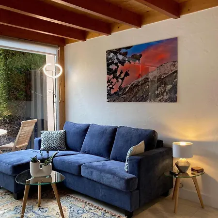 Centre - Sophisticated 2-bedroom Duplex Apartment *