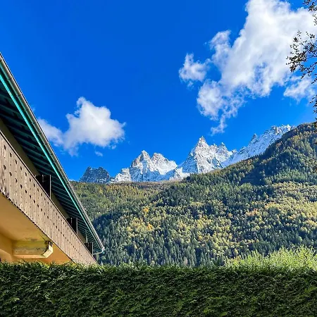 Centre - Sophisticated 2-bedroom Duplex Apartment