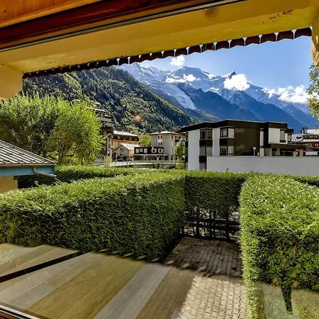 Centre - Sophisticated 2-bedroom Duplex Apartment