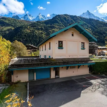 Centre - Sophisticated 2-bedroom Duplex