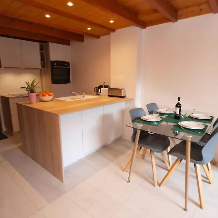 Centre - Sophisticated 2-bedroom Duplex Apartment