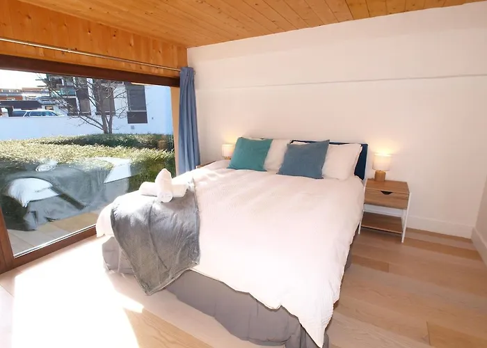 Centre - Sophisticated 2-bedroom Duplex Appartement