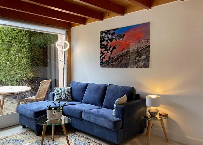 Centre - Sophisticated 2-bedroom Duplex Appartement *