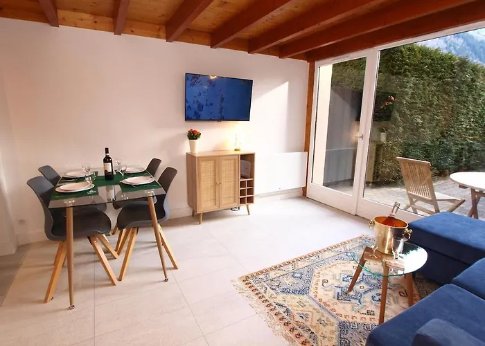 Centre - Sophisticated 2-bedroom Duplex