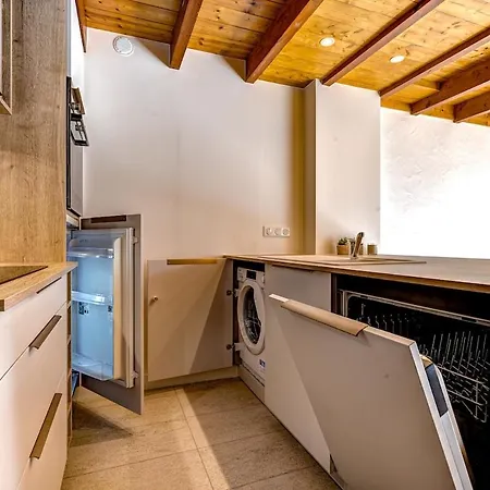 Centre - Sophisticated 2-bedroom Duplex Appartement