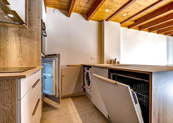 Centre - Sophisticated 2-bedroom Duplex Apartman