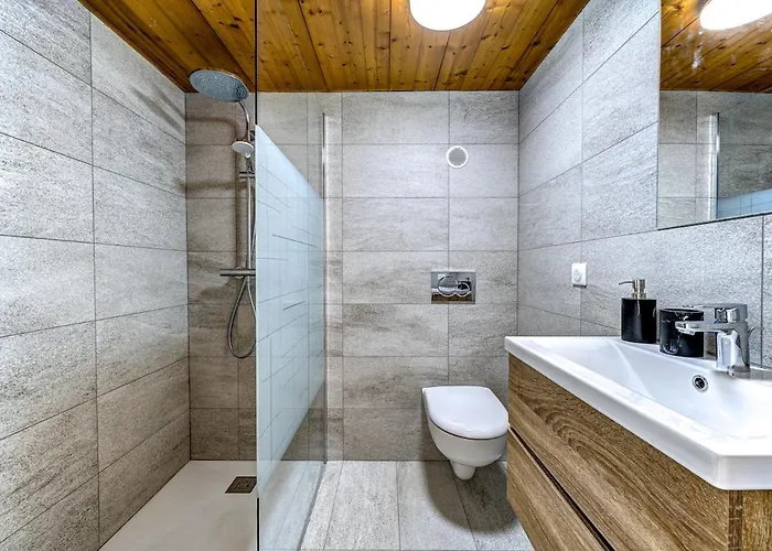 Centre - Sophisticated 2-bedroom Duplex